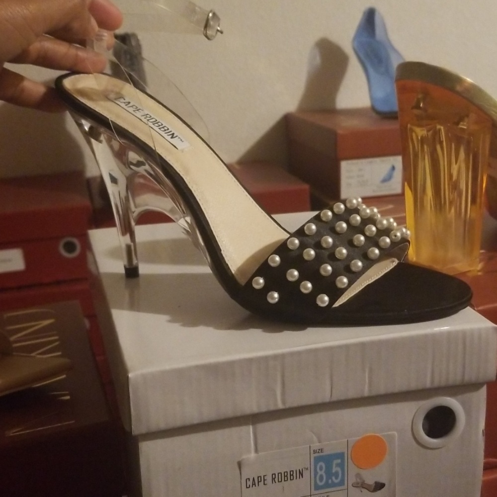 Women's shoes